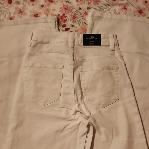 Stylish White Wide-Leg Pants - Picture 7 of 8